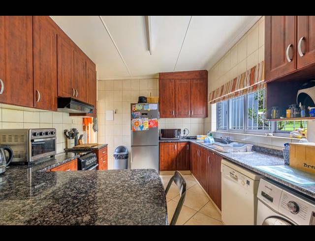 5 BEDROOM HOUSE FOR SALE IN CHASE VALLEY HEIGHTS